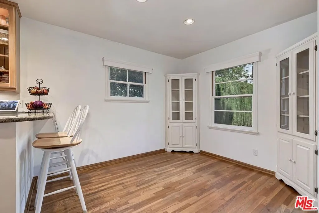 6910 Cantaloupe Avenue, Van Nuys, California 91405 home-pic-19